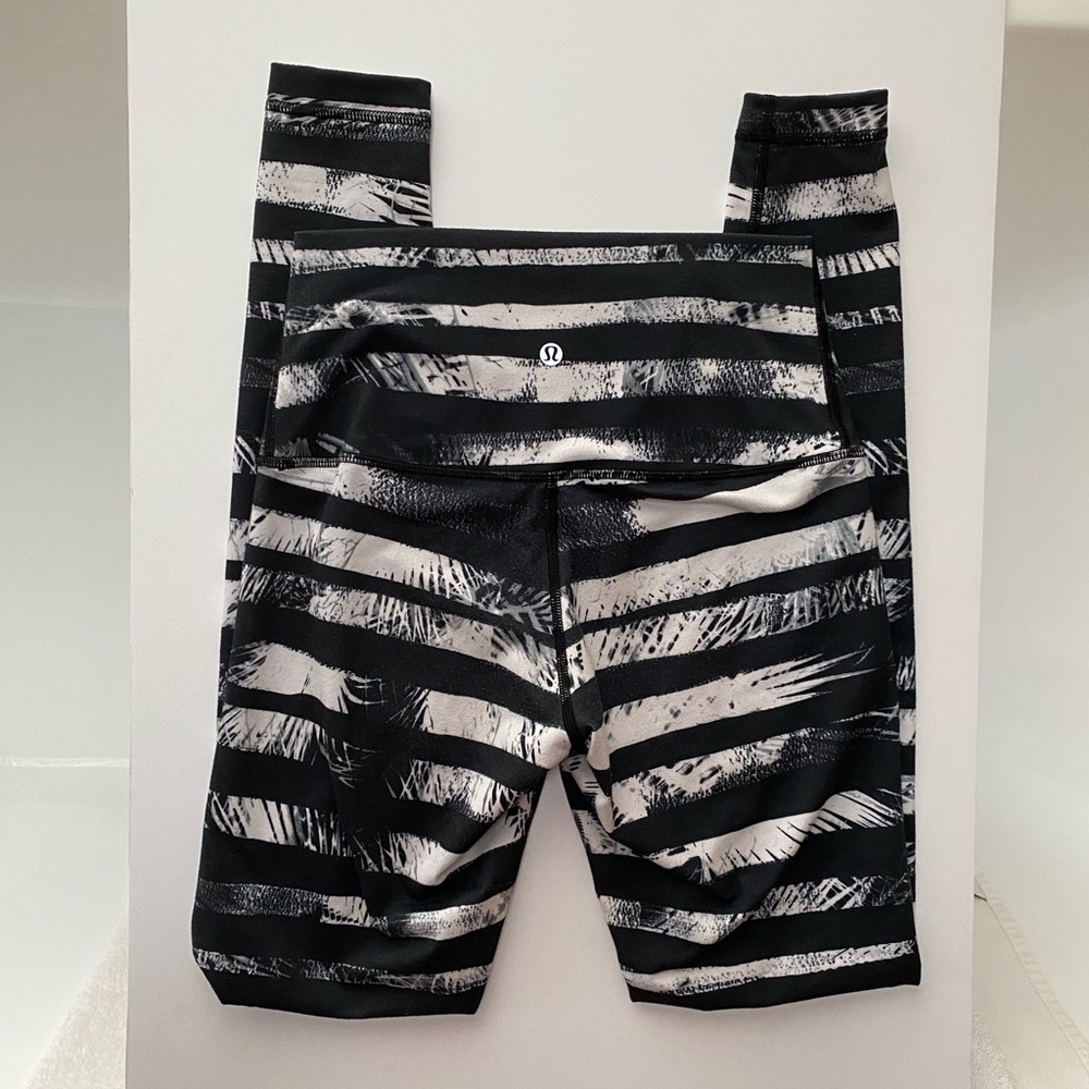 Lululemon Wunder Under leggings tropical print